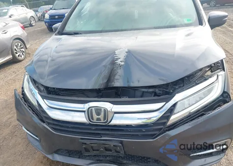 2020 Honda Odyssey Touring z USA, uszkodzony, nr VIN 5FNRL6H83LB033947